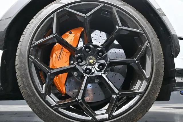 2023 Lamborghini Urus Performante