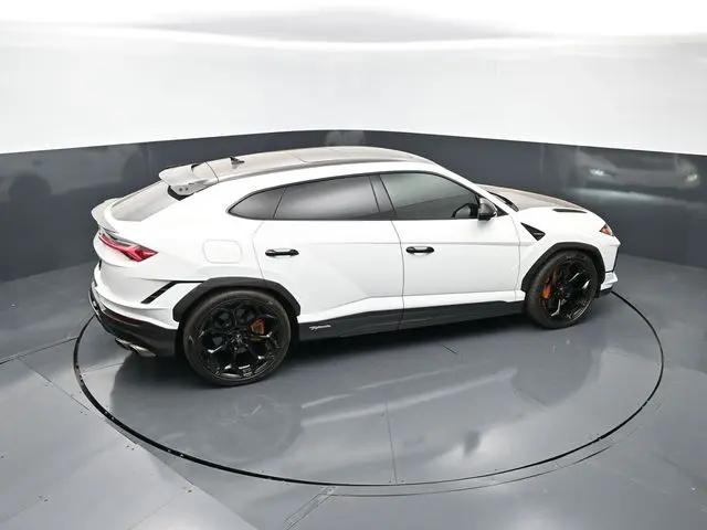 2023 Lamborghini Urus Performante
