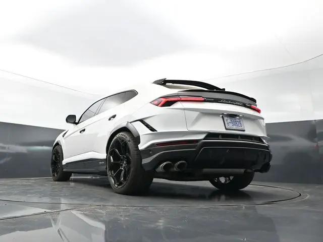 2023 Lamborghini Urus Performante
