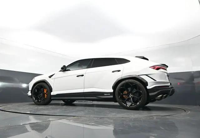 2023 Lamborghini Urus Performante