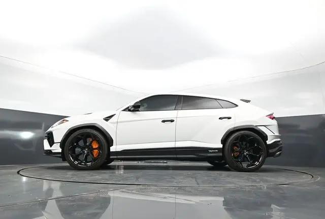 2023 Lamborghini Urus Performante