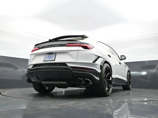 2023 Lamborghini Urus Performante