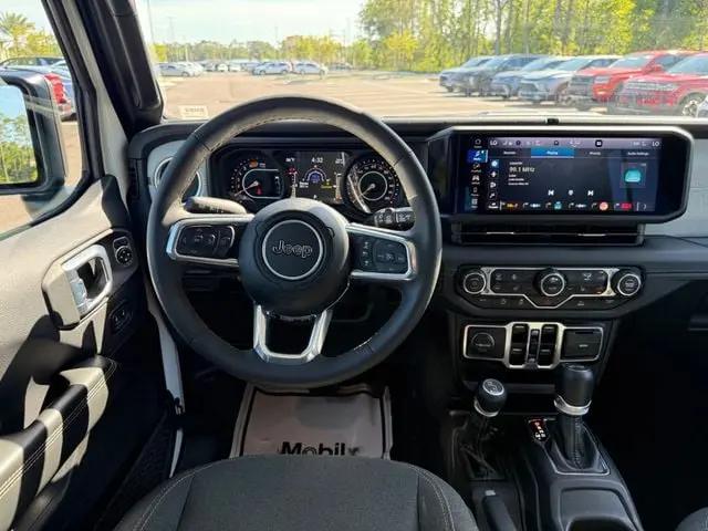 2025 Jeep Wrangler 4-Door Sahara 4x4