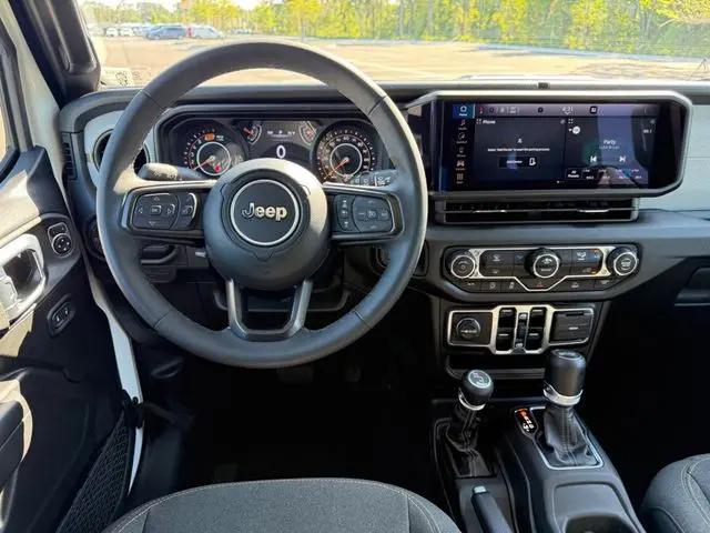 2025 Jeep Wrangler 4-Door Summit 4x4