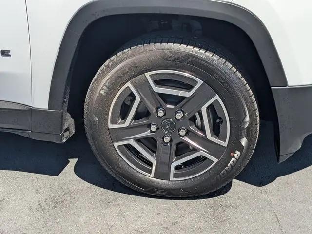 2026 Jeep Cherokee Laredo 4x4