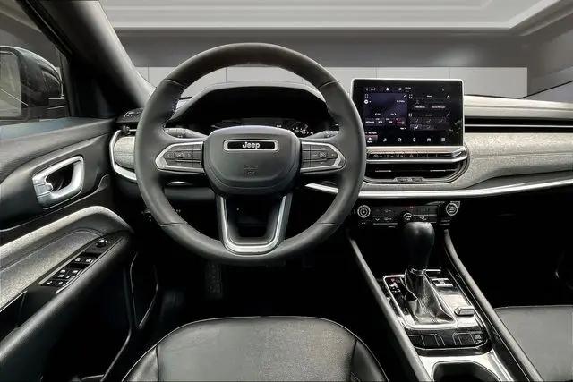 2023 Jeep Compass Latitude Lux FWD