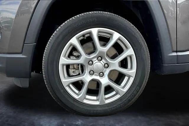 2023 Jeep Compass Latitude Lux FWD