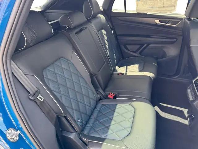 2026 Volkswagen Atlas Cross Sport SEL Premium R-Line