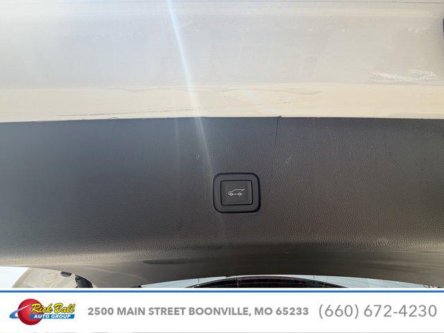 2023 Chevrolet Traverse AWD LT Cloth
