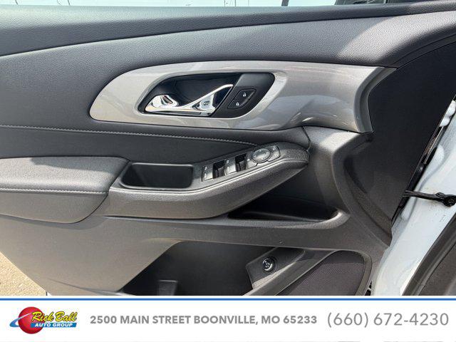 2023 Chevrolet Traverse AWD LT Cloth