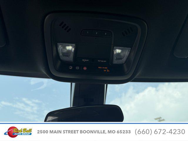 2023 Chevrolet Traverse AWD LT Cloth