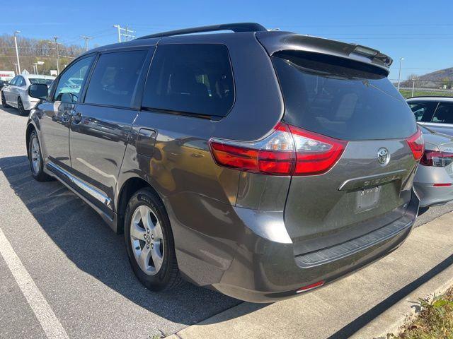 2020 Toyota Sienna LE 2020 Toyota Sienna LE