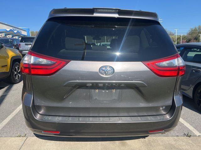 2020 Toyota Sienna LE 2020 Toyota Sienna LE