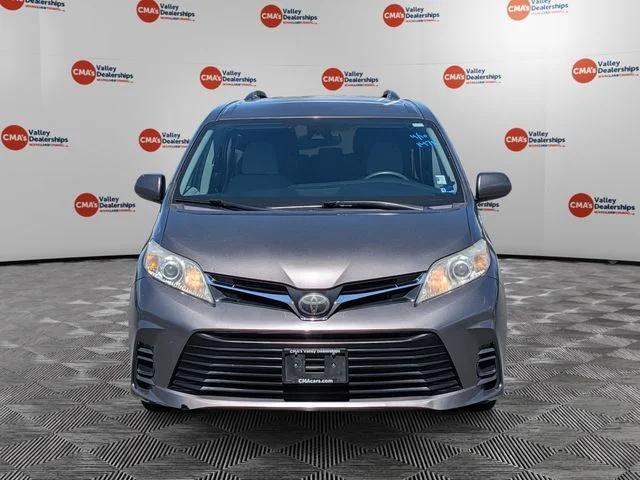 2020 Toyota Sienna LE 2020 Toyota Sienna LE
