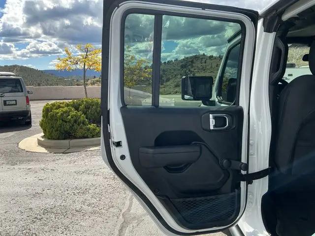 2024 Jeep Gladiator Sport