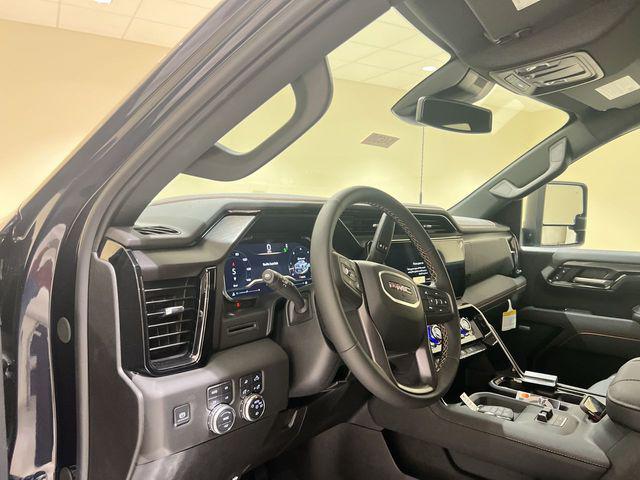 2025 GMC Sierra 2500HD 4WD Crew Cab Standard Bed AT4