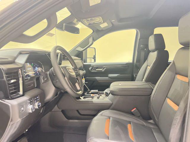 2025 GMC Sierra 2500HD 4WD Crew Cab Standard Bed AT4