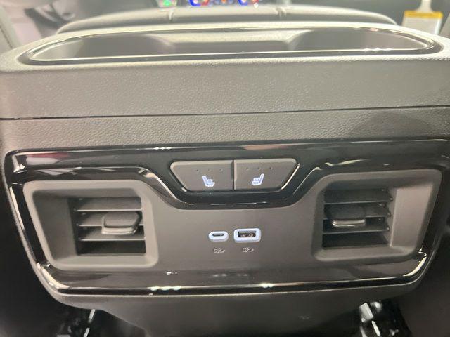 2025 GMC Sierra 2500HD 4WD Crew Cab Standard Bed AT4