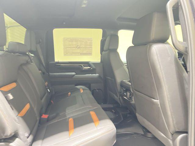 2025 GMC Sierra 2500HD 4WD Crew Cab Standard Bed AT4