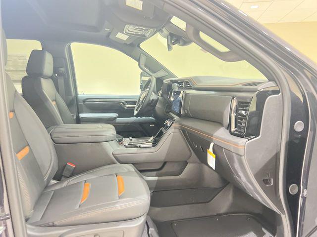 2025 GMC Sierra 2500HD 4WD Crew Cab Standard Bed AT4