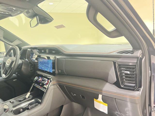 2025 GMC Sierra 2500HD 4WD Crew Cab Standard Bed AT4