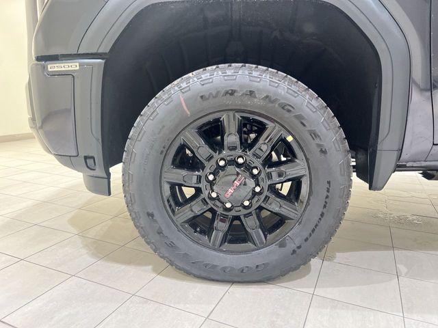 2025 GMC Sierra 2500HD 4WD Crew Cab Standard Bed AT4