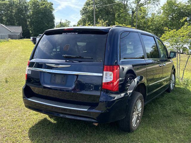 2016 Chrysler Town & Country Touring-L