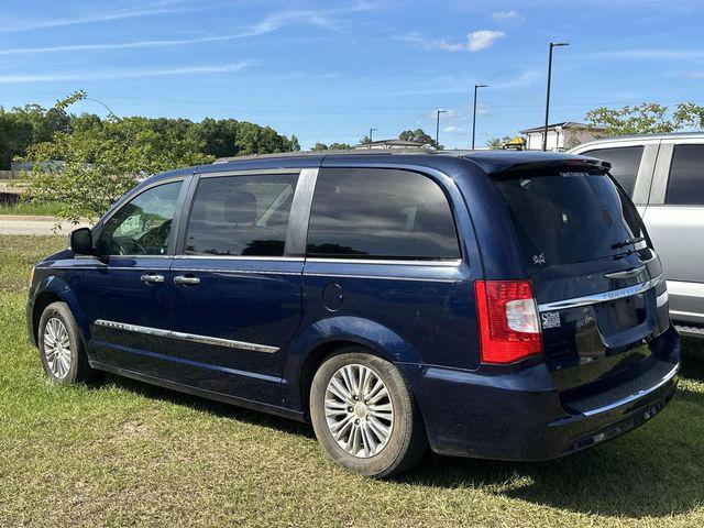 2016 Chrysler Town & Country Touring-L