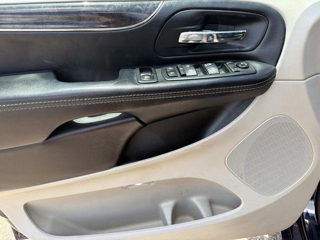 2016 Chrysler Town & Country Touring-L
