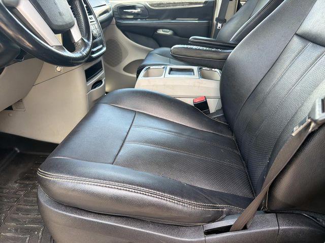 2016 Chrysler Town & Country Touring-L