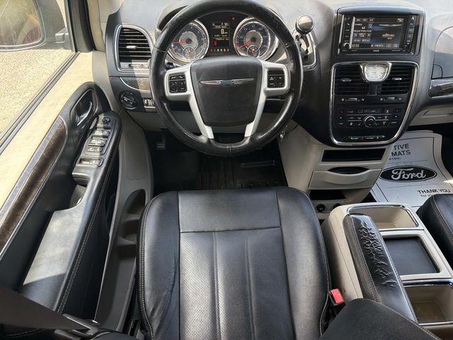 2016 Chrysler Town & Country Touring-L