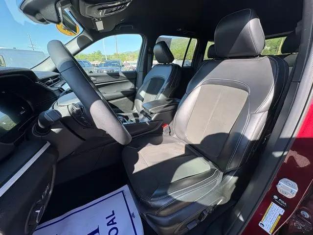 2025 Jeep Grand Cherokee Altitude 4x4