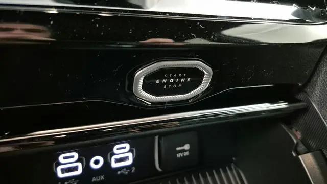2026 Jeep Grand Cherokee Altitude 4x2
