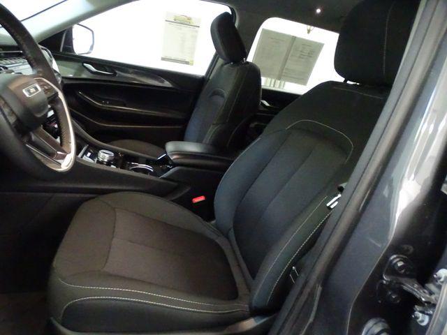 2023 Jeep Grand Cherokee L Laredo 4x4