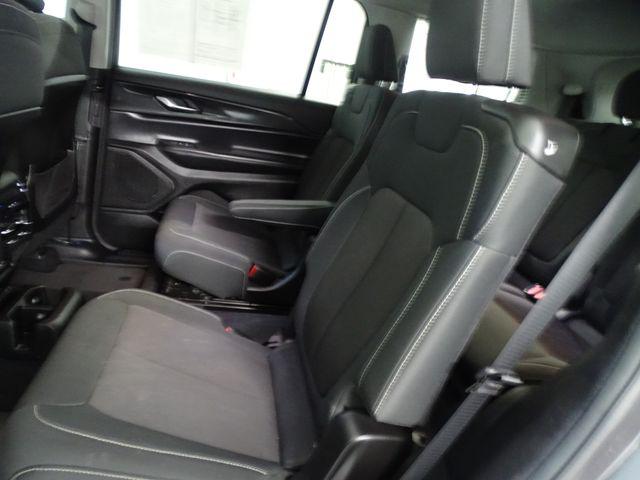 2023 Jeep Grand Cherokee L Laredo 4x4