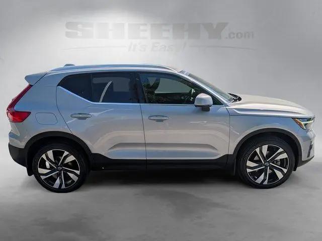 2023 Volvo XC40 B5 Ultimate Bright Theme