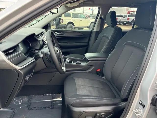 2024 Jeep Grand Cherokee Laredo 4x4