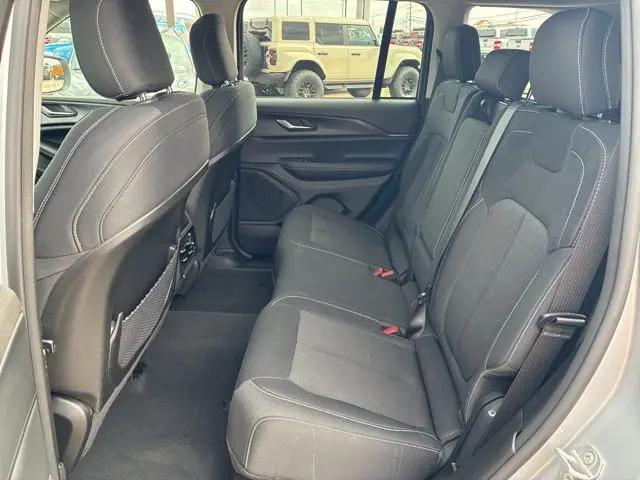 2024 Jeep Grand Cherokee Laredo 4x4