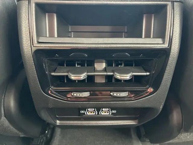 2024 Jeep Grand Cherokee Laredo 4x4