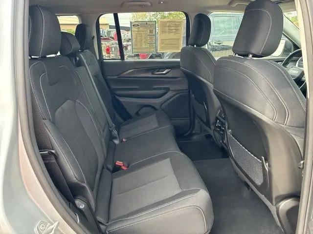 2024 Jeep Grand Cherokee Laredo 4x4