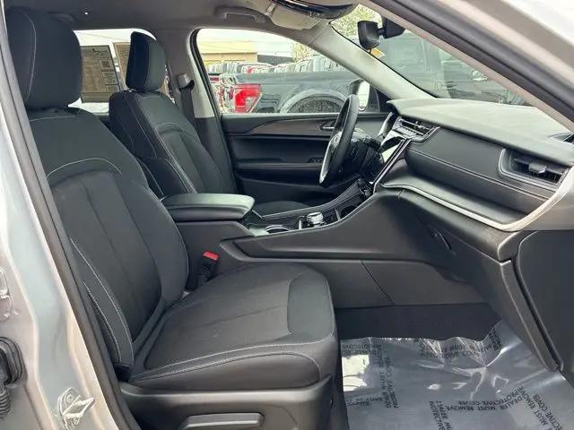 2024 Jeep Grand Cherokee Laredo 4x4