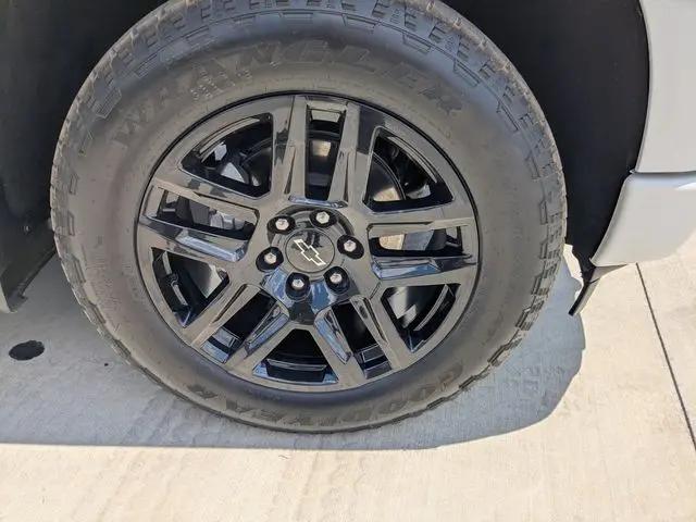 2024 Chevrolet Silverado 1500 2WD Double Cab Standard Bed Custom