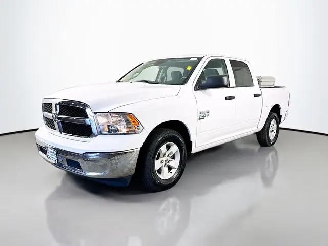 2022 Ram 1500 Classic SLT Crew Cab 4x2 5'7" Box