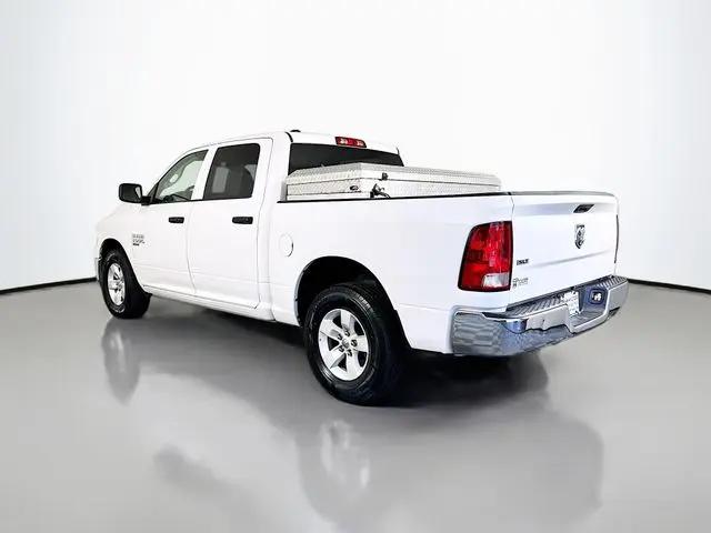 2022 Ram 1500 Classic SLT Crew Cab 4x2 5'7" Box