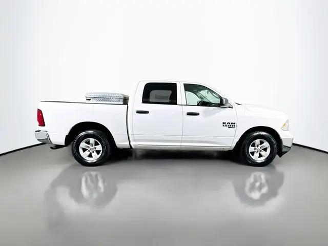 2022 Ram 1500 Classic SLT Crew Cab 4x2 5'7" Box