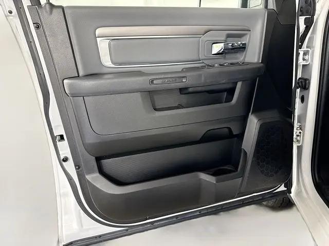 2022 Ram 1500 Classic SLT Crew Cab 4x2 5'7" Box