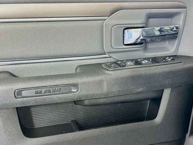 2022 Ram 1500 Classic SLT Crew Cab 4x2 5'7" Box