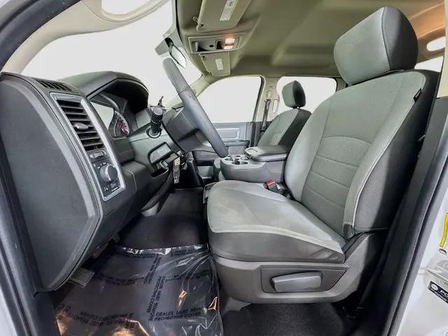 2022 Ram 1500 Classic SLT Crew Cab 4x2 5'7" Box
