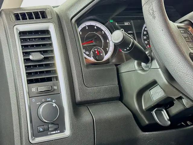 2022 Ram 1500 Classic SLT Crew Cab 4x2 5'7" Box