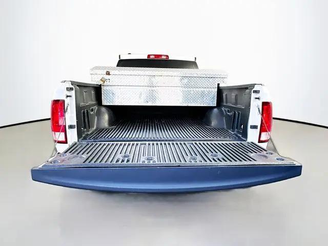 2022 Ram 1500 Classic SLT Crew Cab 4x2 5'7" Box